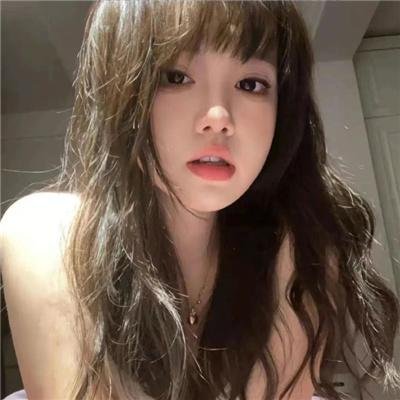 她的微笑像颗糖